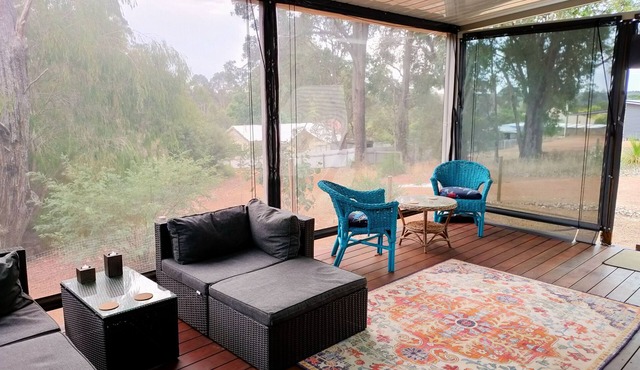 Warren Retreat - cozy and tranquil 2 brm home