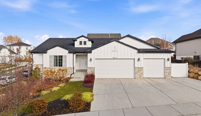 Wasatch Ridge Retreat | Central | Fenced Backyard in Orem