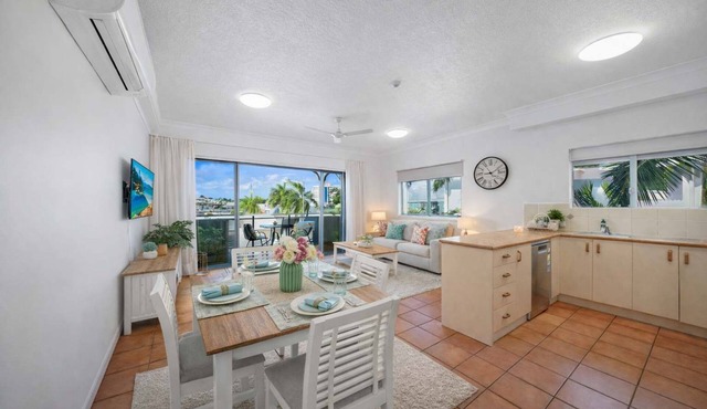 Waterfront 1BR Apartment with Pool and City Views in Townsville