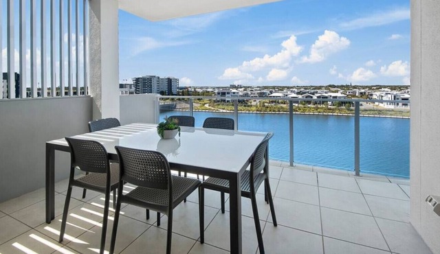 Waterfront 2brm resort style apartment