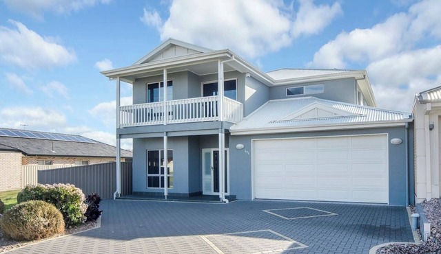 Waterfront Getaway - Games Room, Pet Friendly, in Hindmarsh Island