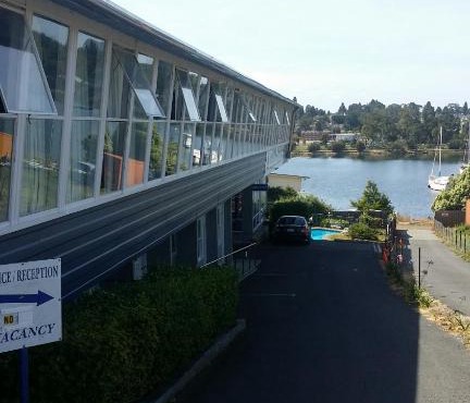 Waterfront Lodge Motel