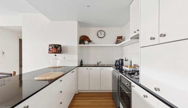 Waterfront Premium Apartment in central Geelong