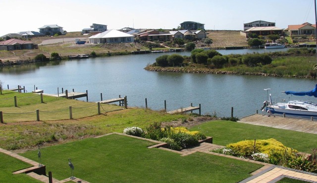 Waterfront Property - Own private Jetty, Paddle Board, Canoes