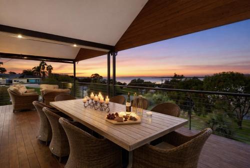 Waterfront Retreat Estuary Views & Balcony