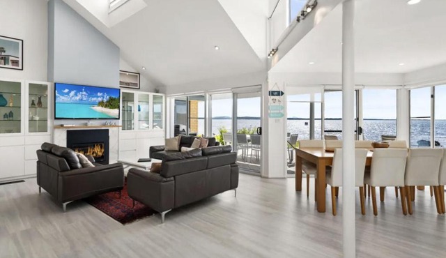Waterfront Wonderland 41 Foreshore Dr stunning house with a lift linen Wi Fi and ducted air conditioning in Salamander Bay