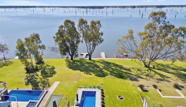 Waterview Place Lakehouse - Winter Special