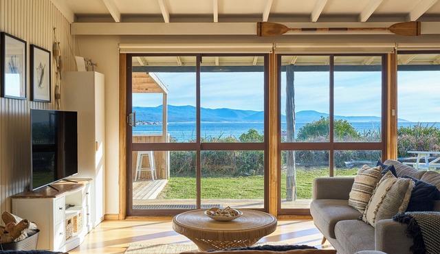 Waubs Beach Cottage - Freycinet Holiday Houses
