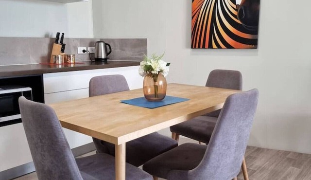 Waverley apartment D-one bedroom, wifi available