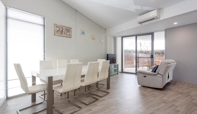 Waverley apartment F-two bedrooms wifi available