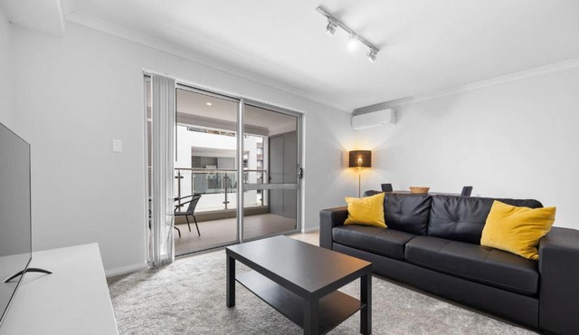 Waves Wine & a Warm Welcome 1BR by the Sea