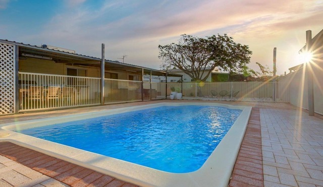 Weja - 4 Bedroom family home with a pool
