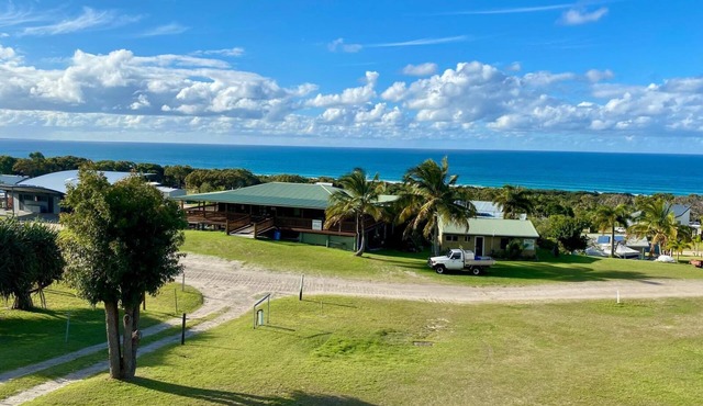 Welcome to Paradise Inn, Orchid Beach Fraser Island