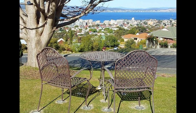 West Hobart self contained 1 bedroom studio walk to town