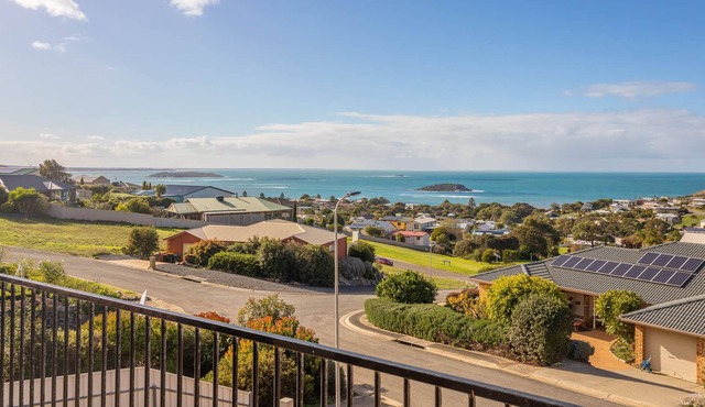 'Whale Views' - Perfect holiday home for whale watching!