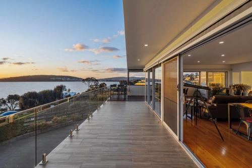 Whataview - Luxe, Sunset Soaking Tub & Fire Pit