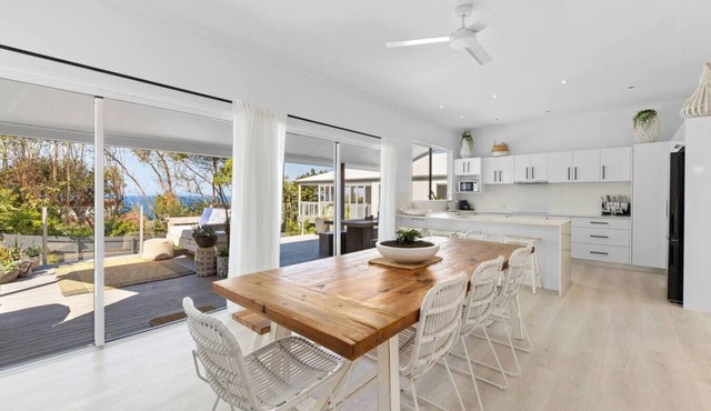 `WHITE BEACH HOUSE` High on Belmore, PETS welcome