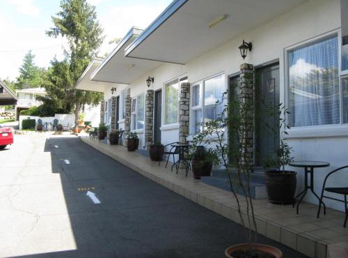 White Manor Motel
