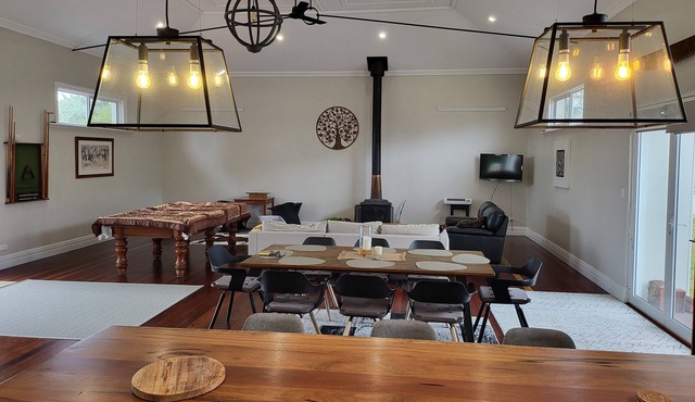 WHITEHALL - A getaway to the hills of Pemberton