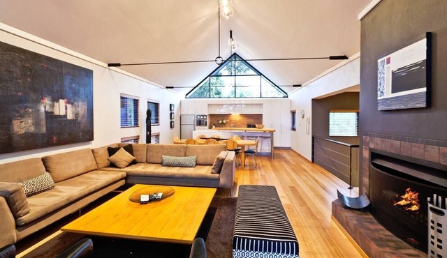 Whitehaven Stylish Group Retreat with Ocean Views
