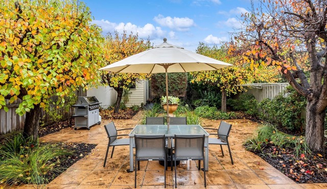 Whites Beachfront Retreat: Pet Friendly