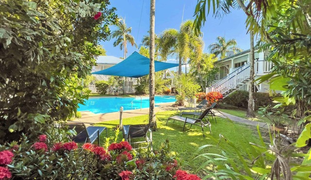 Whitsundays Mango House: Pool & Tropical Views
