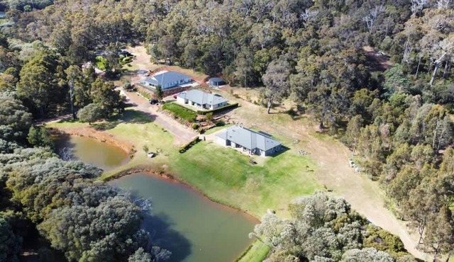 Wildgreen Villa - Lakeside Hideaway in Winery Estate