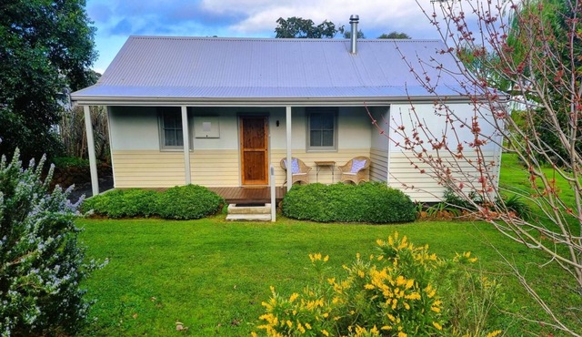 Willow Cabin: A central couples retreat