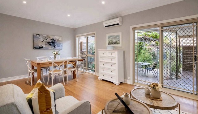 Willow Place Modern 4BR Oasis in Heart of Glen Waverley