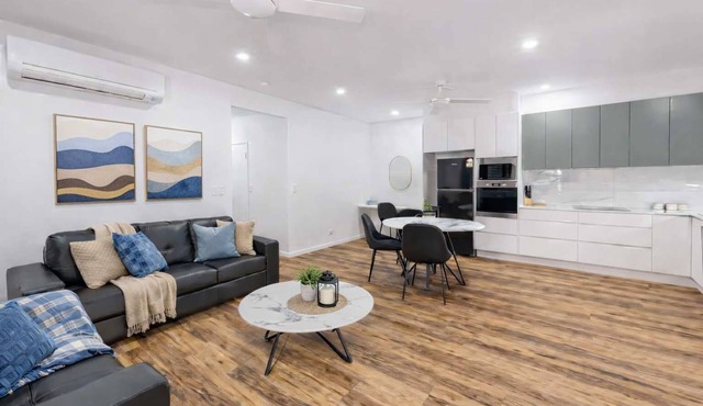 Windsor Charm – 2BR Hermit Park Unit near Townsville CBD