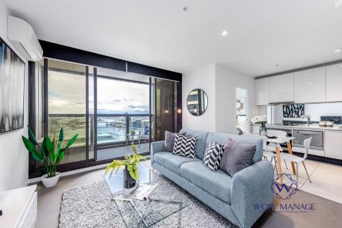 WOW Apartment on Lonsdale
