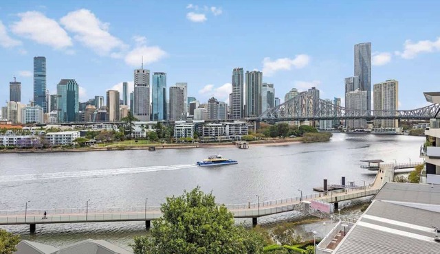 Wow! ~ Skyline City, Water + Story Bridge Views
