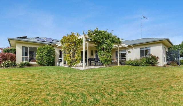 Wren Hill Dreamy Home with Spectacular Views