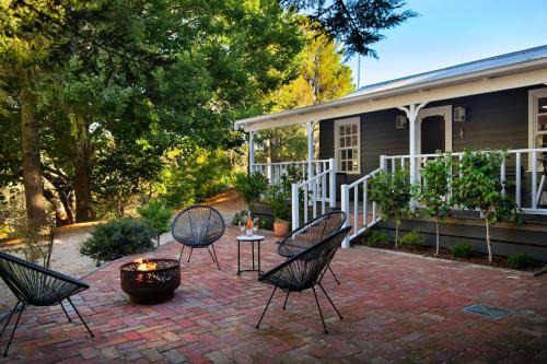Wrenwood Cottage- outdoor spa in serene setting