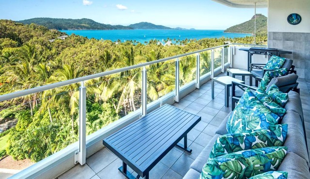 Yacht Harbour Tower 5 - Oceanviews, buggy and private lift access and valet service