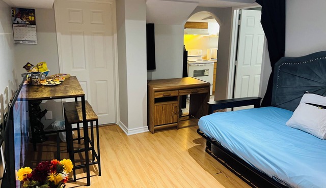 Your Own Suite-Moderncharm Hideaways Near Toronto Airport in Brampton