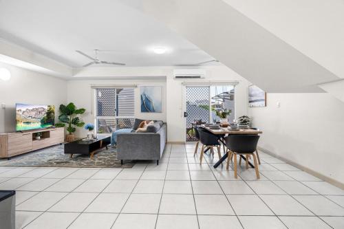Zen Dockside Point - Marina view - Patio - Parking