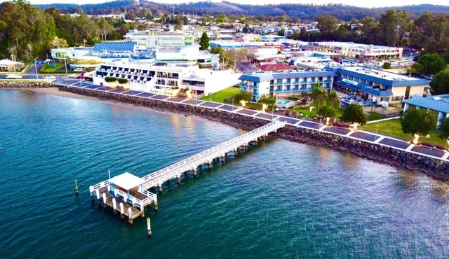 Zorba Waterfront Motel