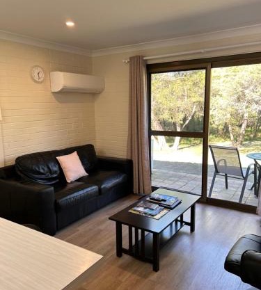 Emu Beach Chalets 