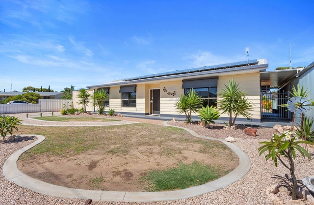 Fancy Moonta Bay North Terrace in Moonta Bay