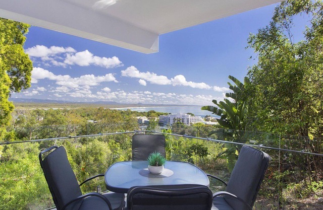 Kalimna 1 - Stunning views over Hastings Street & North Shore
