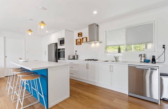 Seaside Sanctuary - Port Elliot - Wi-Fi and Linen - Family - Close to beach - Hills views