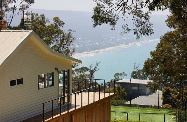 The White House - Lorne