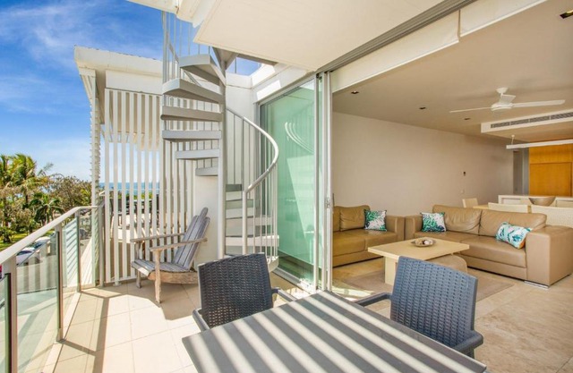 Unit 203 Plantation - Rainbow Beach, Plantation Resort Top Floor, Aircon, Free Wi-Fi in Rainbow Beach