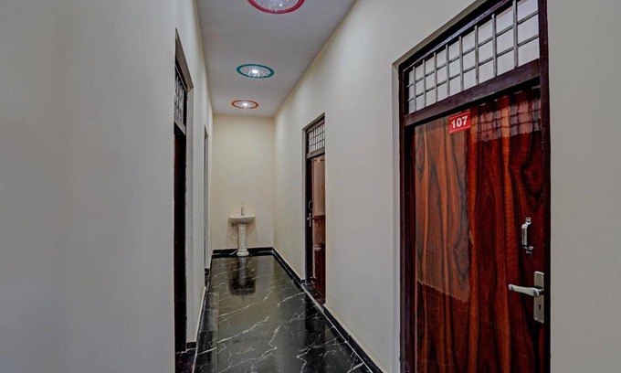 Ghaziabad House | Motel ∙ 3 guests