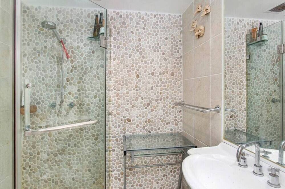 Photo of Bathroom in Newtown