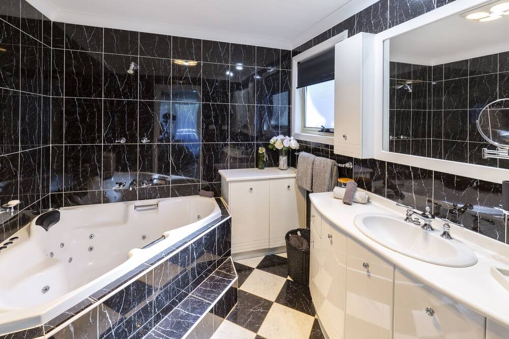 Photo of Bathroom in Regentville