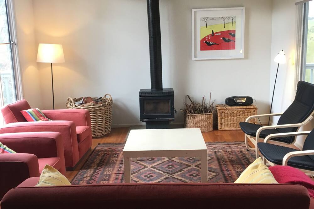 Photo of Livingroom in Red Hill South