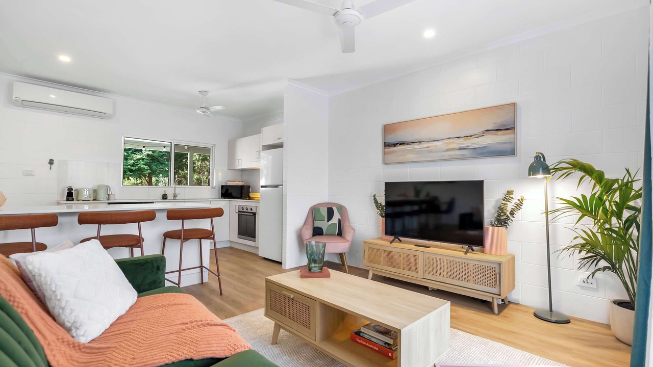 Photo of Livingroom in Holloways Beach