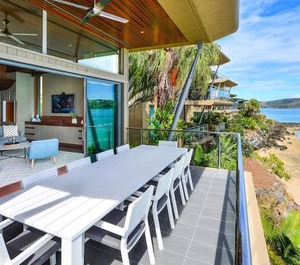 Yacht Club Villa 